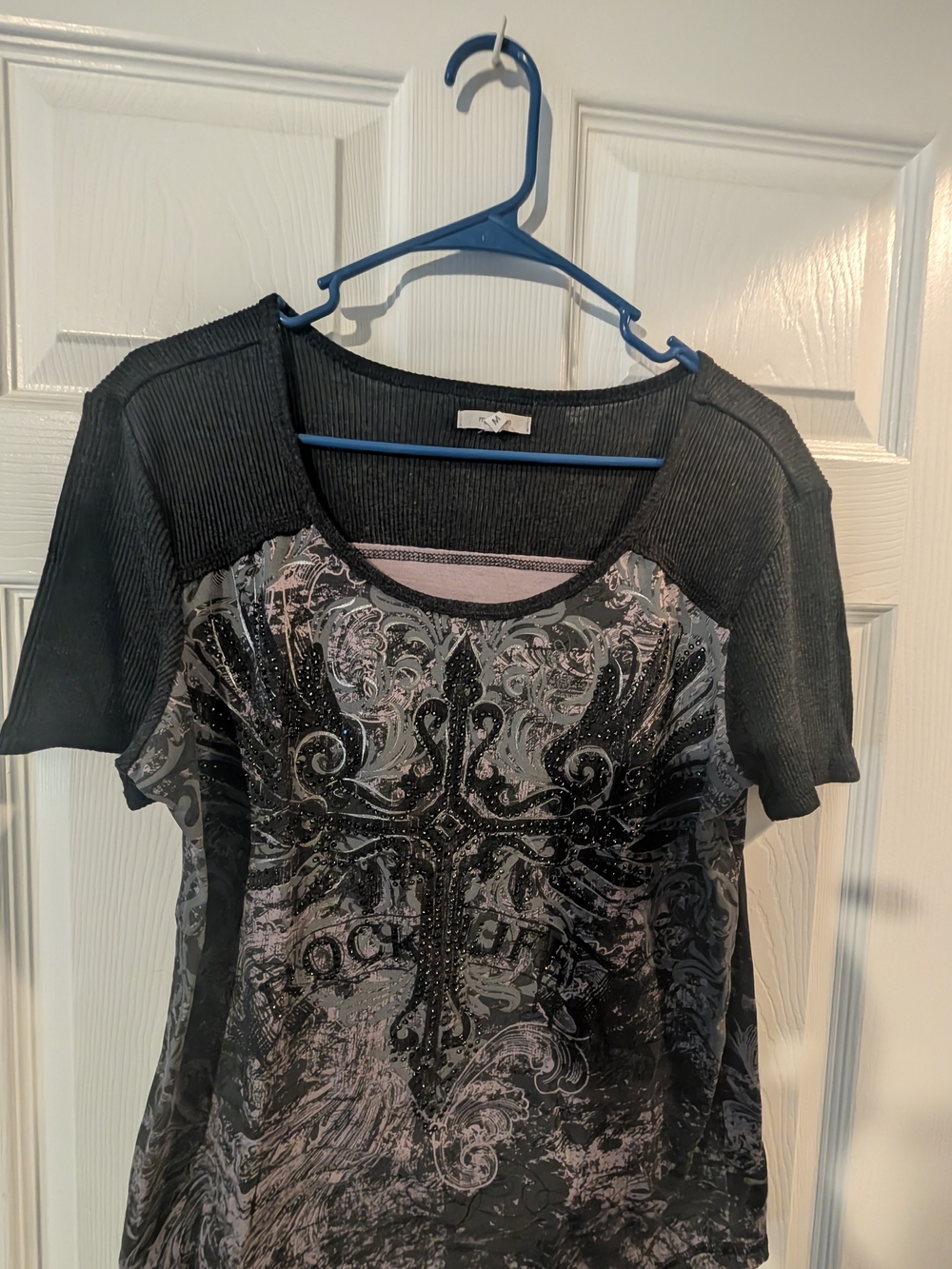 Maurices Black and Gray Embellished Short Sleeve Tee